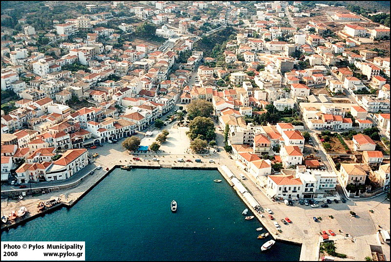 Pylos city: port and main square